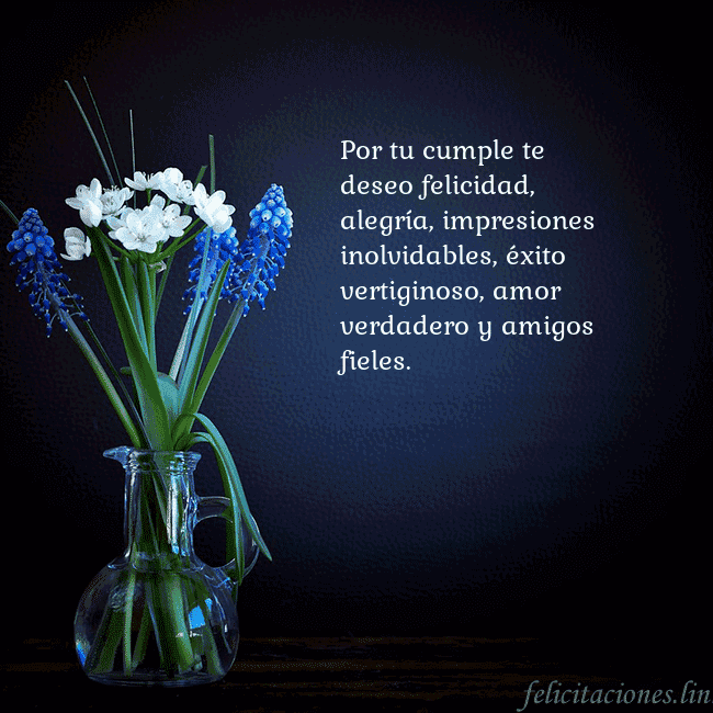 Tarjeta de cumpleaños con flores azules en un jarrón