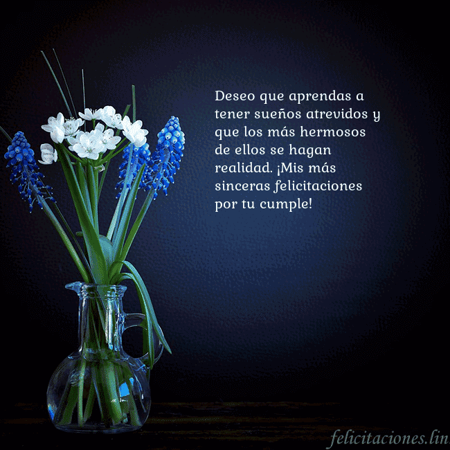 Tarjeta de cumpleaños con flores azules en un jarrón