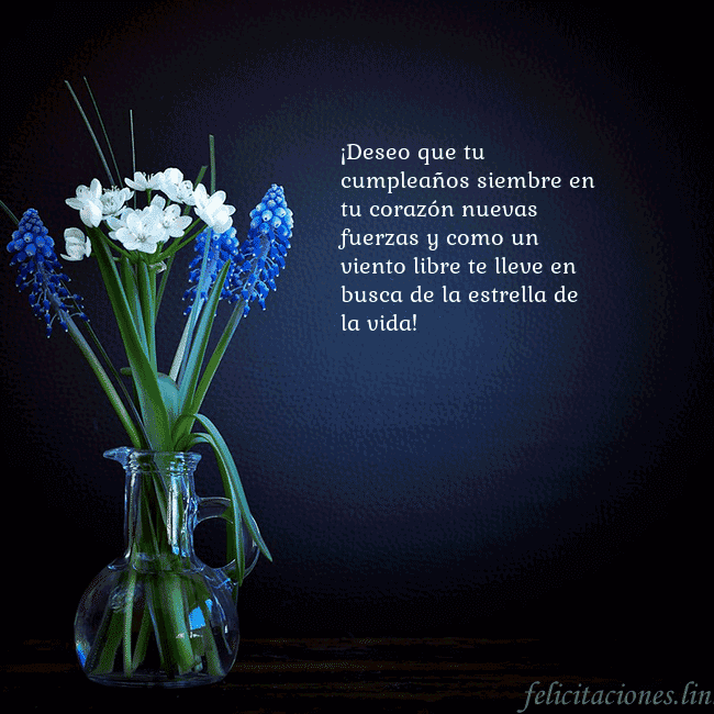 Tarjeta de cumpleaños con flores azules en un jarrón ¡Deseo que tu cumpleaños siembre en tu corazón nue Tarjeta de cumpleaños con flores azules en un jarrón