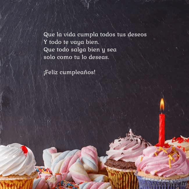 Tarjeta con muchos cupcakes y una vela Que la vida cumpla todos tus deseos
Y todo te vaya Tarjeta con muchos cupcakes y una vela