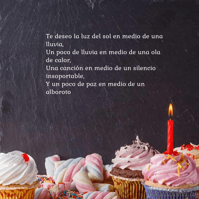 Tarjeta con muchos cupcakes y una vela Te deseo la luz del sol en medio de una lluvia,
Un Tarjeta con muchos cupcakes y una vela