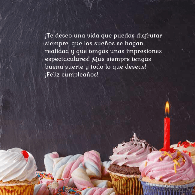 Tarjeta con muchos cupcakes y una vela ¡Te deseo una vida que puedas disfrutar siempre, q Tarjeta con muchos cupcakes y una vela