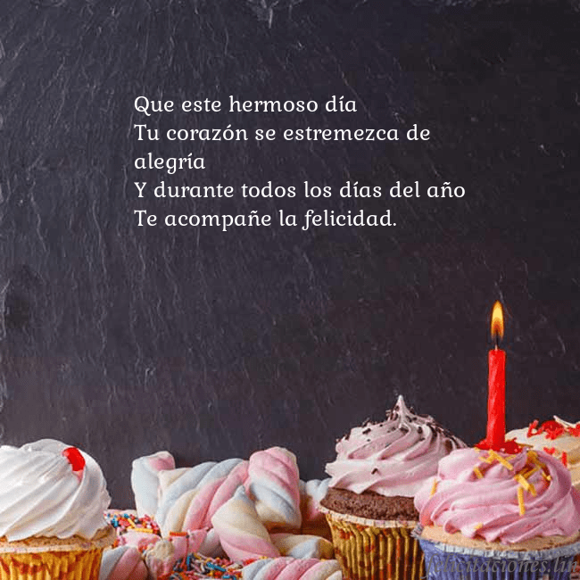 Tarjeta con muchos cupcakes y una vela Que este hermoso día
Tu corazón se estremezca de Tarjeta con muchos cupcakes y una vela