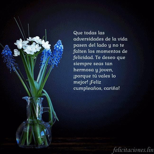 Tarjeta de cumpleaños con flores azules en un jarrón Que todas las adversidades de la vida pasen del la Tarjeta de cumpleaños con flores azules en un jarrón