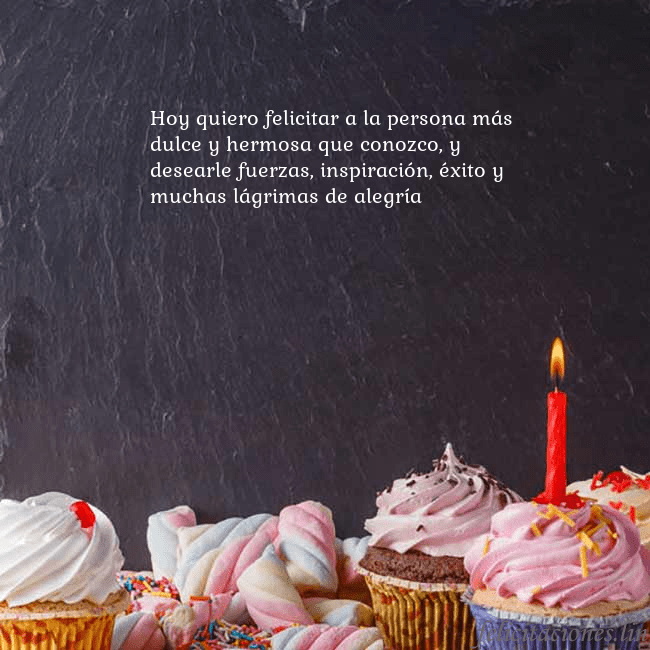 Tarjeta con muchos cupcakes y una vela Hoy quiero felicitar a la persona más dulce y herm Tarjeta con muchos cupcakes y una vela