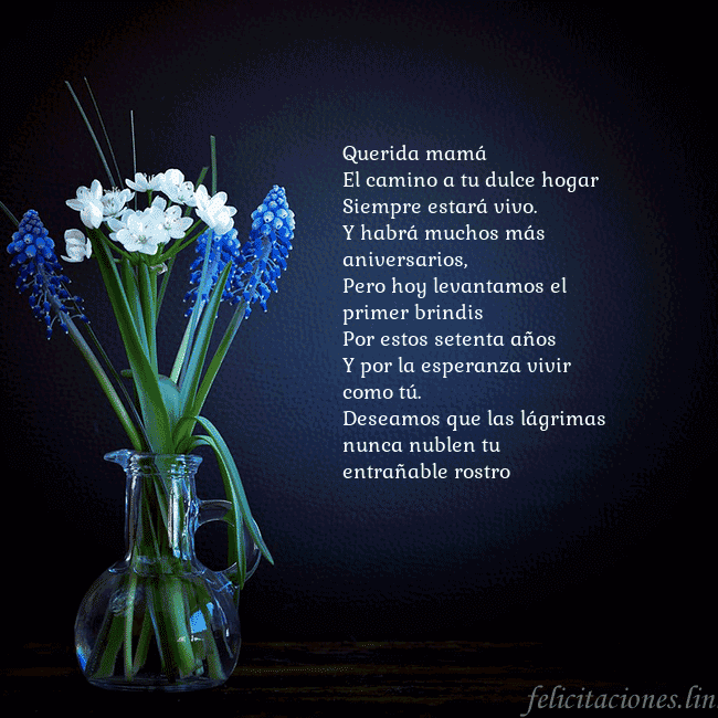 Tarjeta de cumpleaños con flores azules en un jarrón